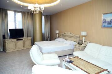 Двухместный номер Делюкс с 1 кроватью и ванной в Отеле Venice Hotel Complex